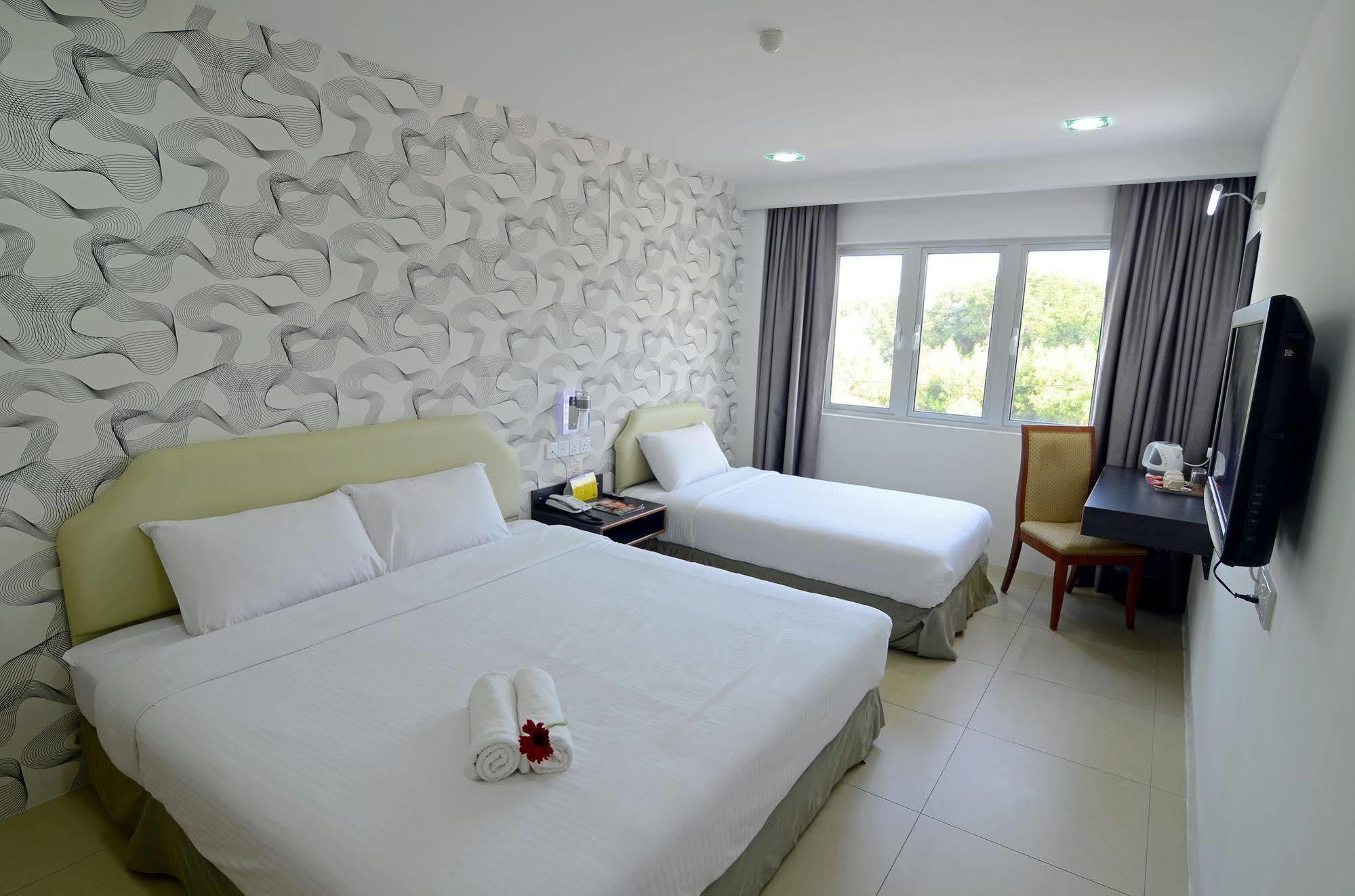 Hotel Avenue Kuantan Kültér fotó