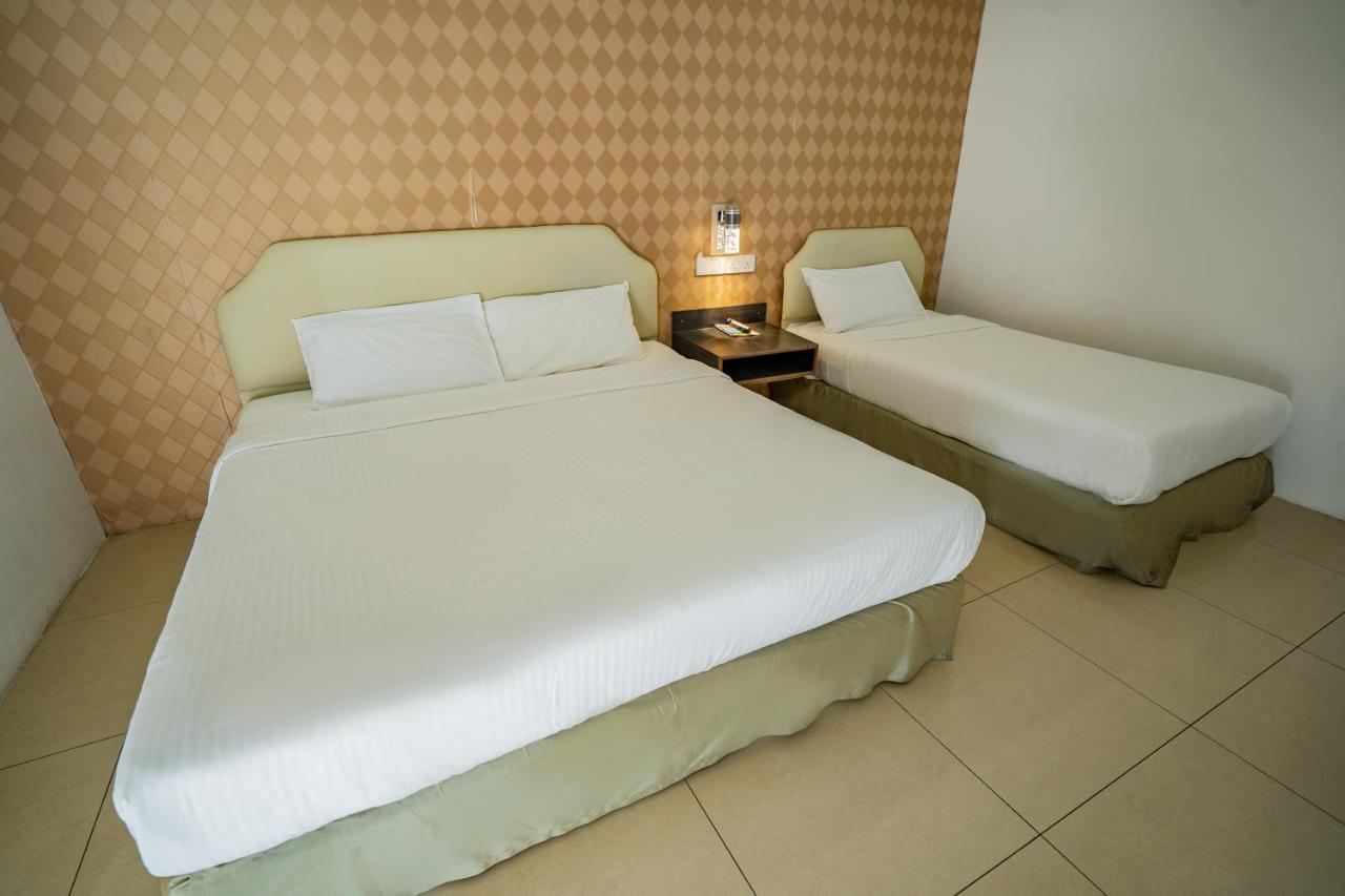 Hotel Avenue Kuantan Kültér fotó