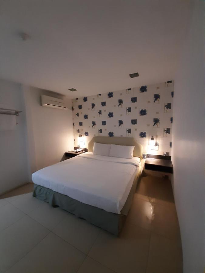 Hotel Avenue Kuantan Kültér fotó