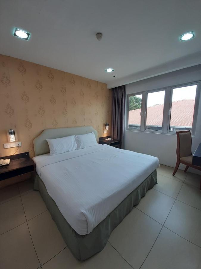 Hotel Avenue Kuantan Kültér fotó